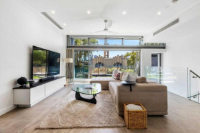 Beautiful House in Glebe with Two-Car Garage, Sydney